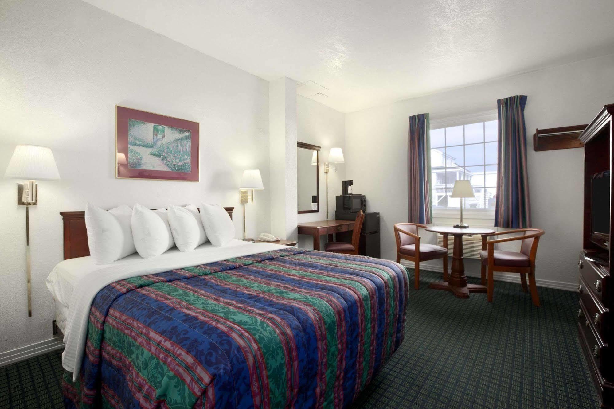 Days Inn By Wyndham Kill Devil Hills Oceanfront - Wilbur Εξωτερικό φωτογραφία