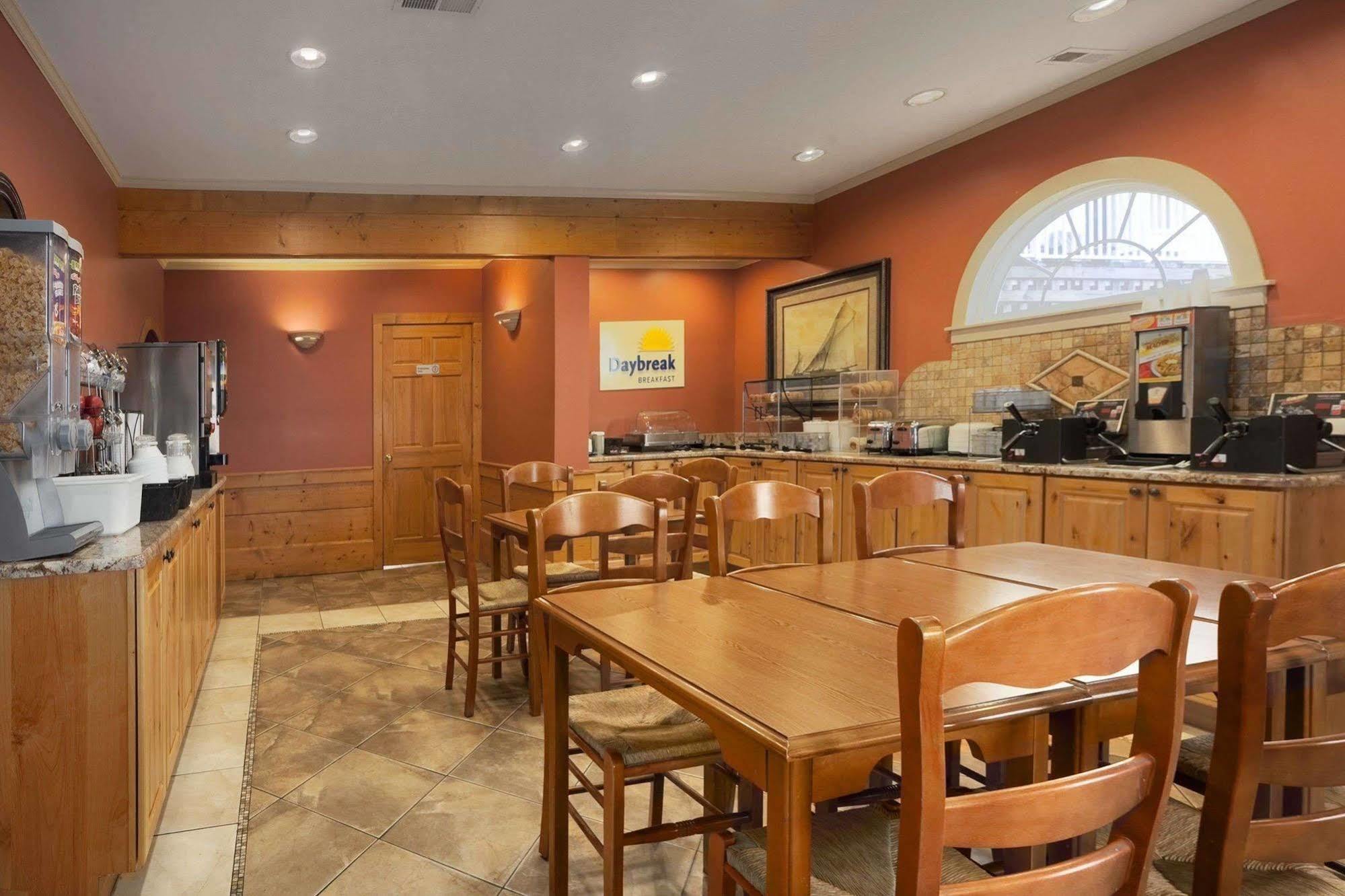 Days Inn By Wyndham Kill Devil Hills Oceanfront - Wilbur Εξωτερικό φωτογραφία